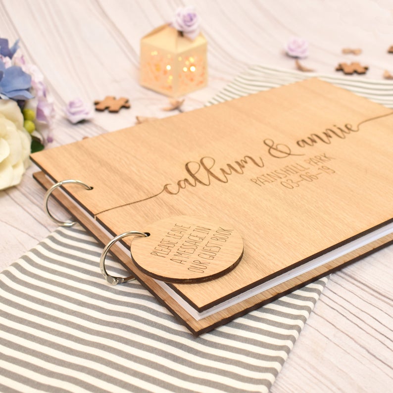 Buku tamu pernikahan kayu kust - Personalized Guest Book ulasan dan harga